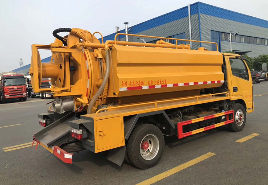 東風(fēng)多利卡清洗吸污車(chē)圖片