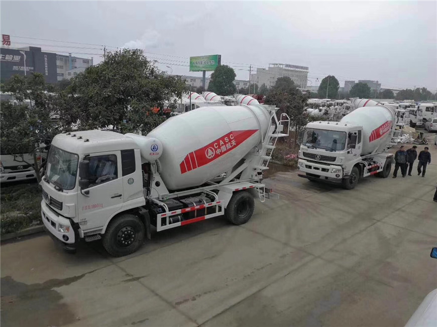 航天萬(wàn)山6方攪拌車