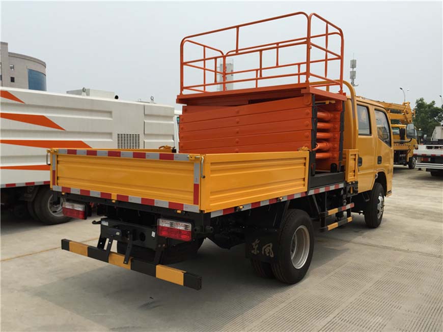 東風(fēng)8米、10米升降平臺(tái)車